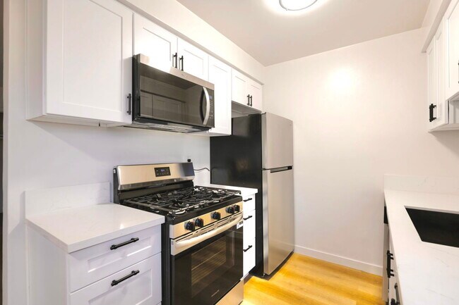 Foto del edificio - 6828 Fulton Ave