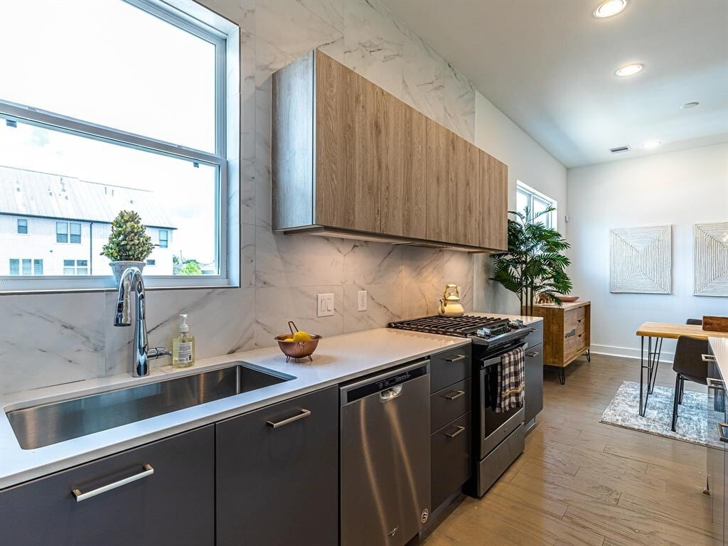 Foto del edificio - 1236 W 25th St