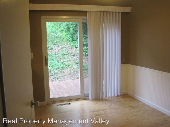 Foto del edificio - 245 Oakwood Rd