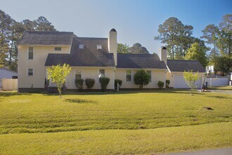 Building Photo - 2106 Perry Dr
