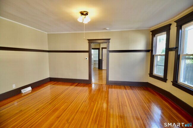Building Photo - 48 Riverview Pl