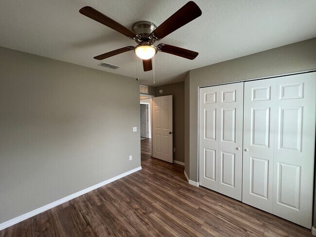 Foto del edificio - STUNNING 3 Bd/ 2 Ba Home in Ocala! Fenced ...