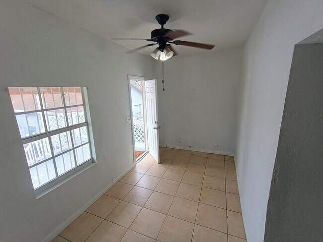Foto del edificio - 2846 NW 22nd Ct