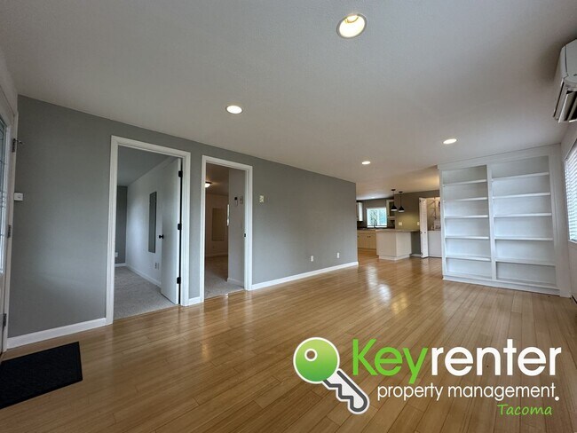 Building Photo - Welcoming 2 Bedroom 1 Bath in University P...