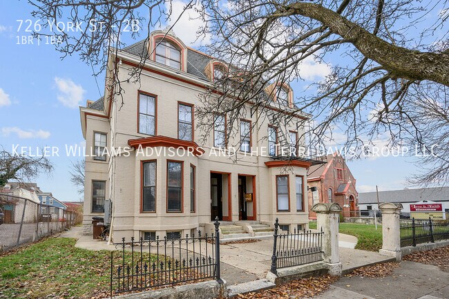 Building Photo - 726 York St - 2B