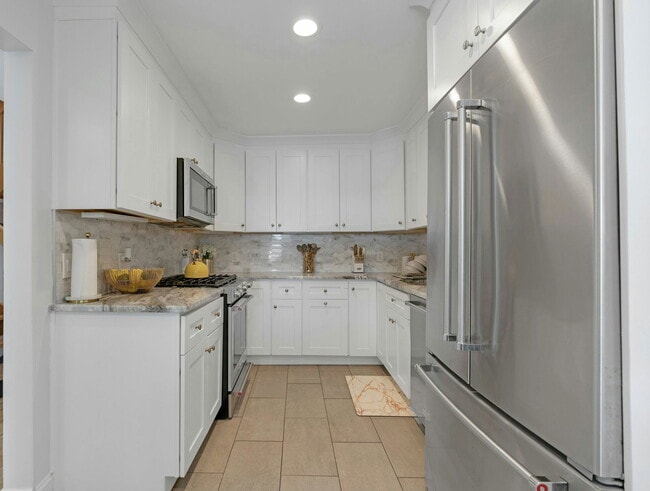 Photo - 1 Columbus Pl House