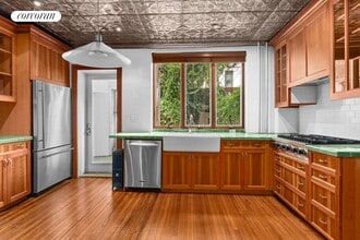 Building Photo - 131 1/2 Noble St