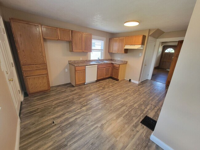 Foto del edificio - 56 E Beechwood Ave 3BR/1.5BA (Dayton)