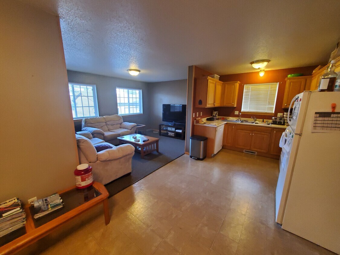 4907 South Tennis Lane, Sioux Falls, SD 57106 Townhouse for Rent in