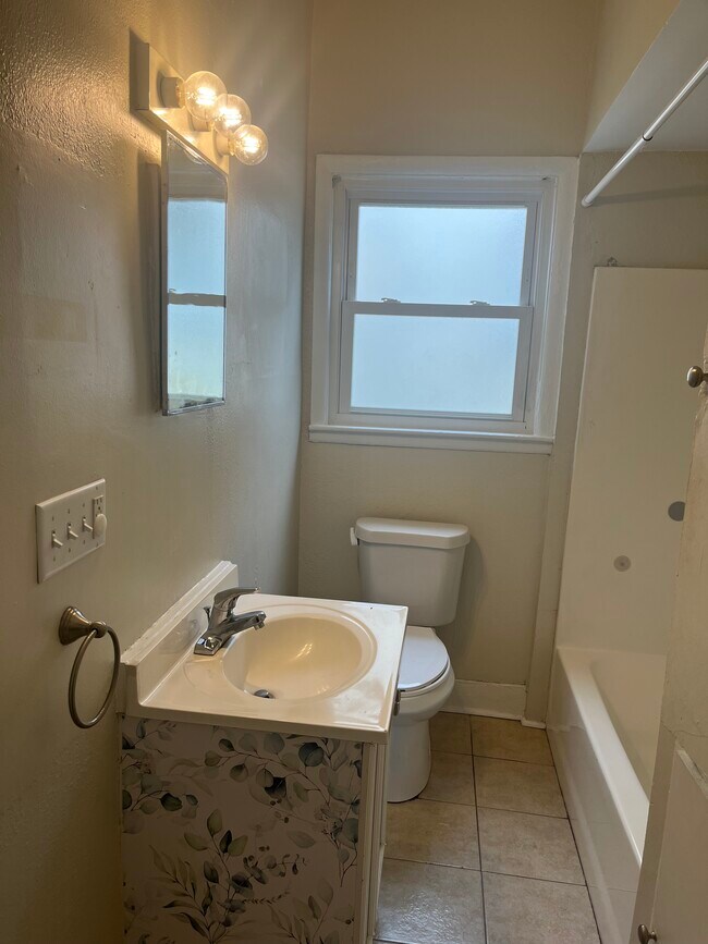 Building Photo - 4025 D'Hemecourt St