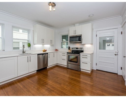 Building Photo - 54 Matignon Rd