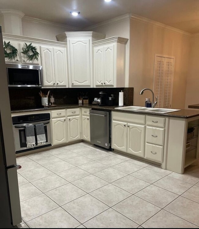 Foto del edificio - 3310 Lancelot Ln