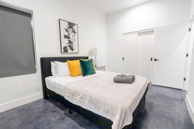 Foto del edificio - 709 Memorial Heights Dr