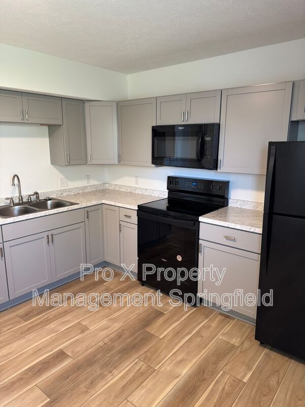 Foto del edificio - 623 E Bain St