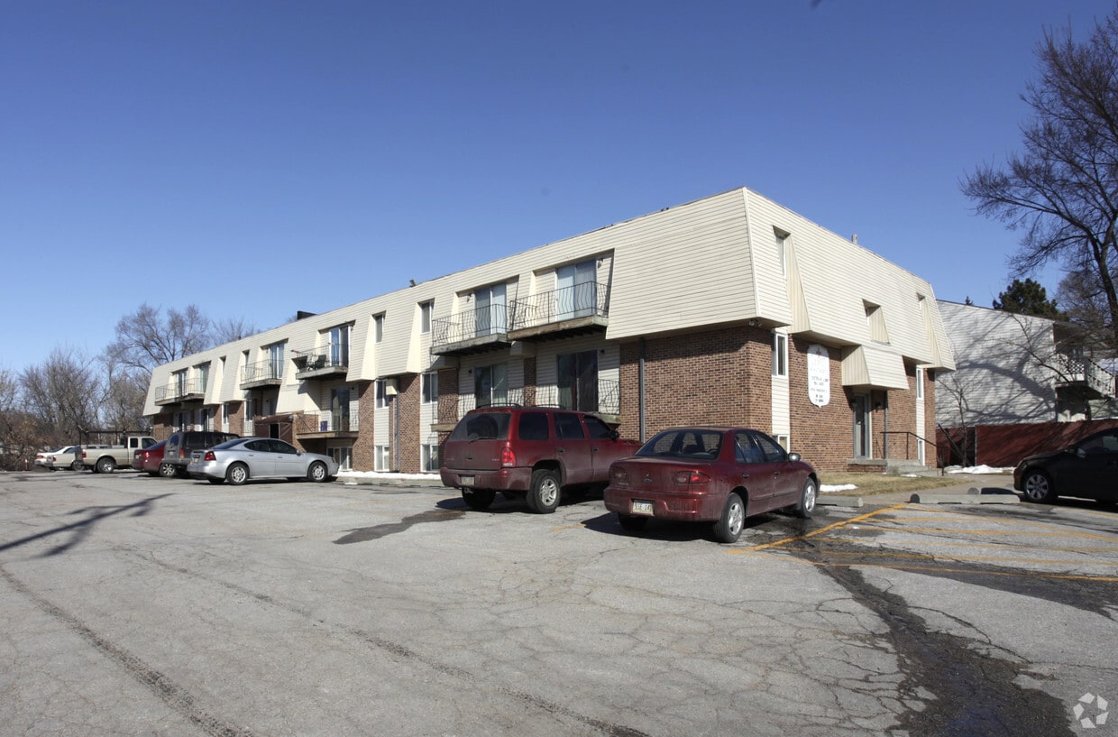 Primary Photo - 7810 Blondo St