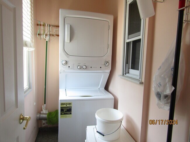 Foto del edificio - 413 Pleasant St