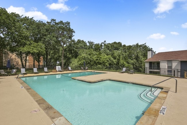 Building Photo - Waters Park Luxury Apartments
