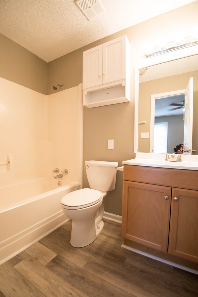 Building Photo - 538 Riverview Dr