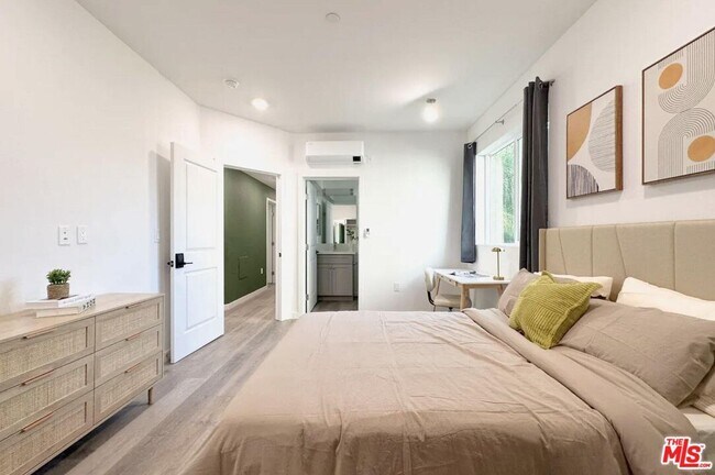 Foto del edificio - 3124 W 11th St