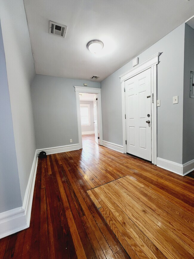 Building Photo - 778 S 13th St
