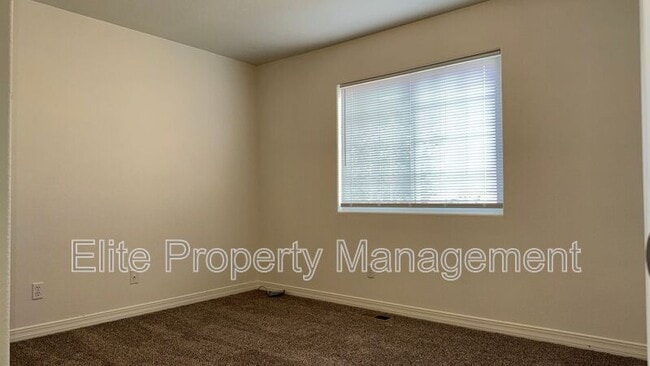 Building Photo - 163 S Stardust Cir