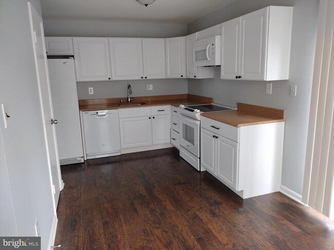 Building Photo - 14924 Belle Ami Dr