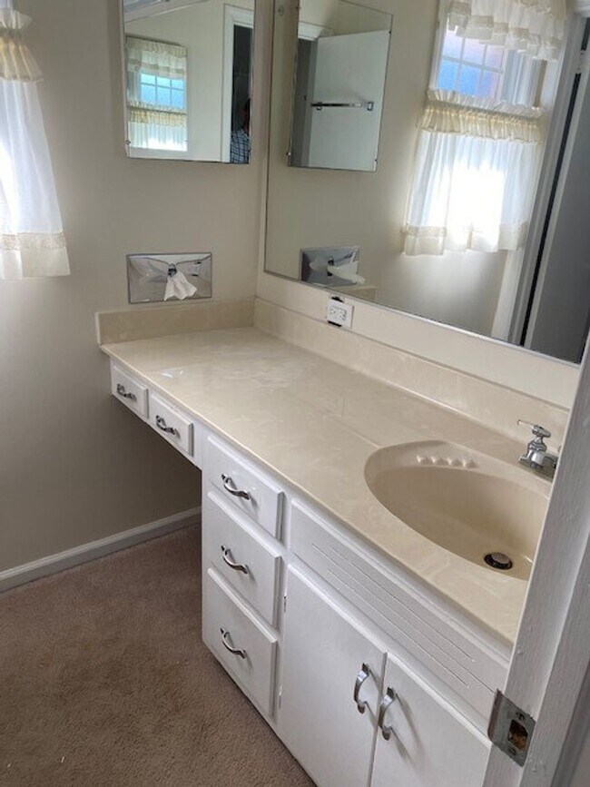 Building Photo - Beautiful home located in National Hills!