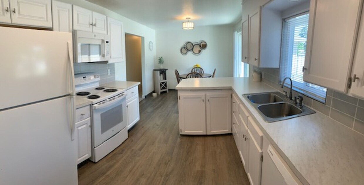 Primary Photo - Beautifully Updated 3 Bedroom 1 Bath Home ...