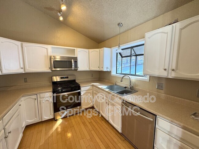 Foto del edificio - 931 Kings Crown Rd