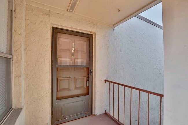 Building Photo - Spacious 1/1 Condo Located in the Royal Arms Condominium - Altamonte Springs