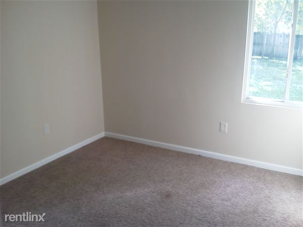 Building Photo - 2813 Greenbelt Dr