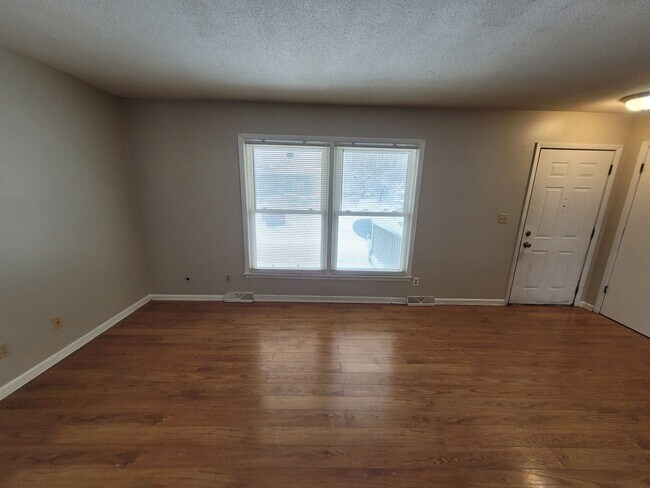 Foto del edificio - Four Bedroom Single-Family Home