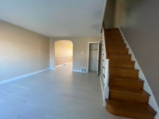 Building Photo - 3 Bedroom and 1 Bathroom House in Northeas...