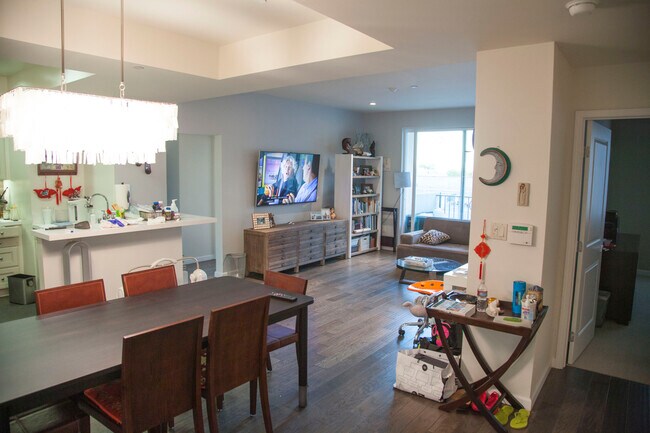 Living Area - 1625 Granville Ave