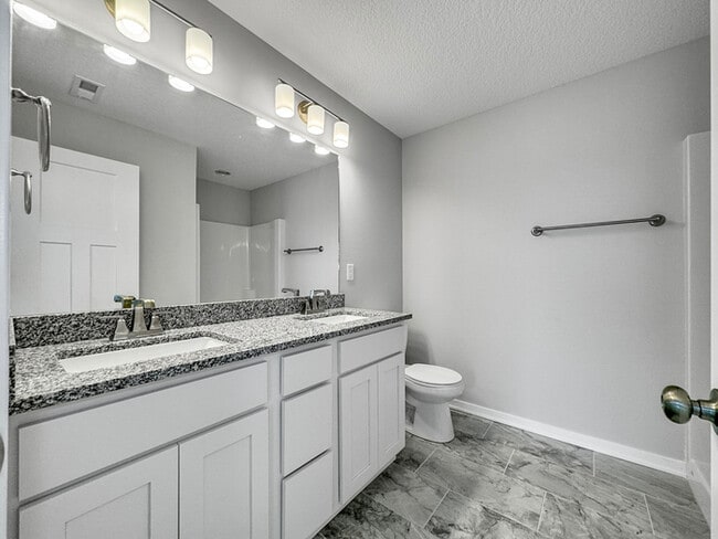 Building Photo - 2621 NW Lois Ln