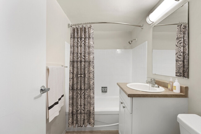 Building Photo - Lynnwood Place