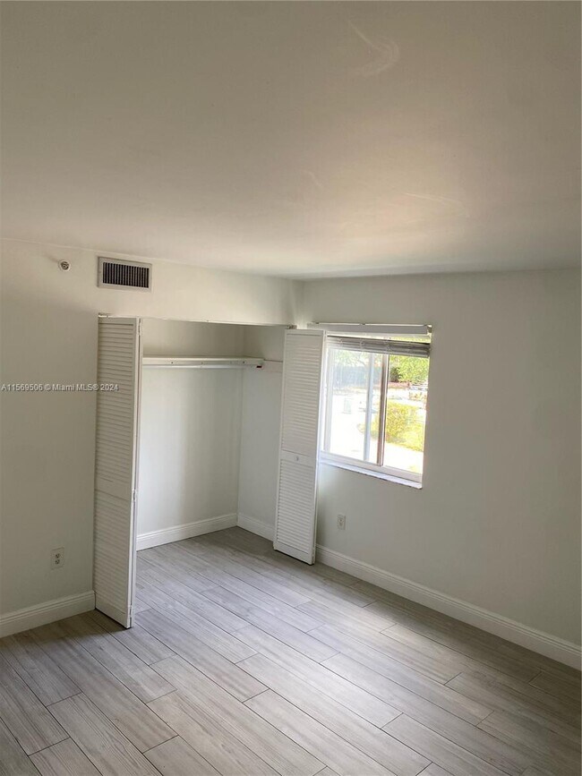 Foto del edificio - 1401 Bay Rd