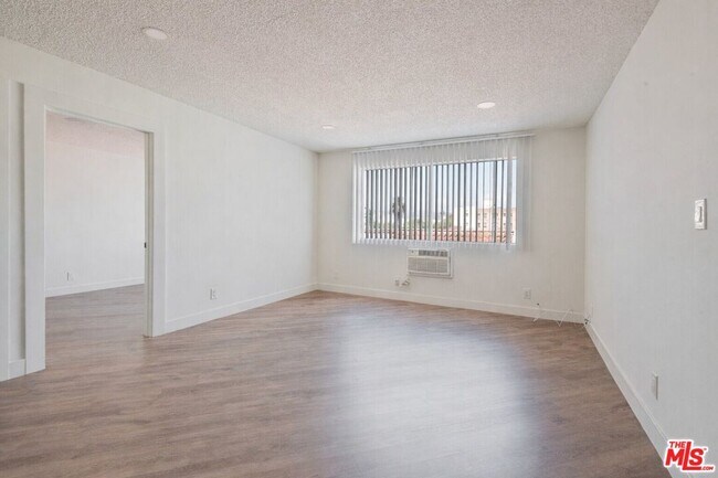 Foto del edificio - 310 S Kenmore Ave