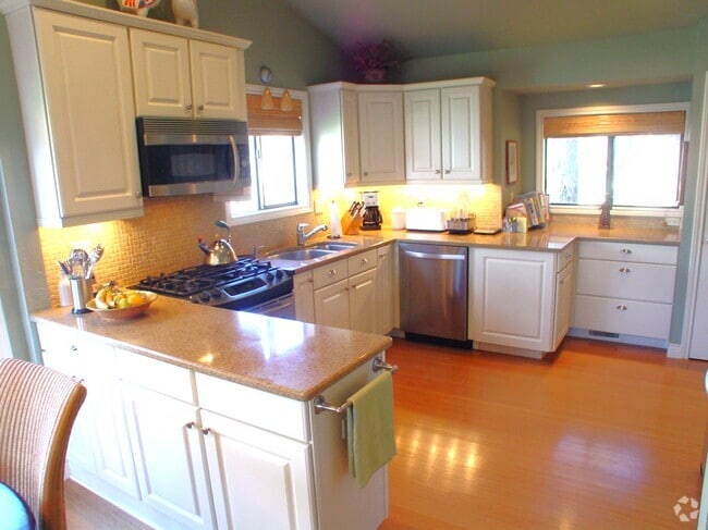 Building Photo - 3108 Eastwood Ct