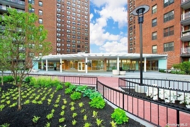 Foto del edificio - 96-02-96-57 57th Ave