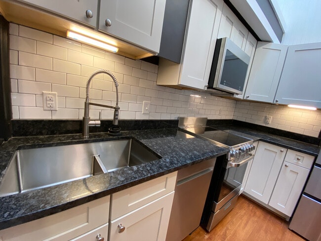 Building Photo - 118 N Main St