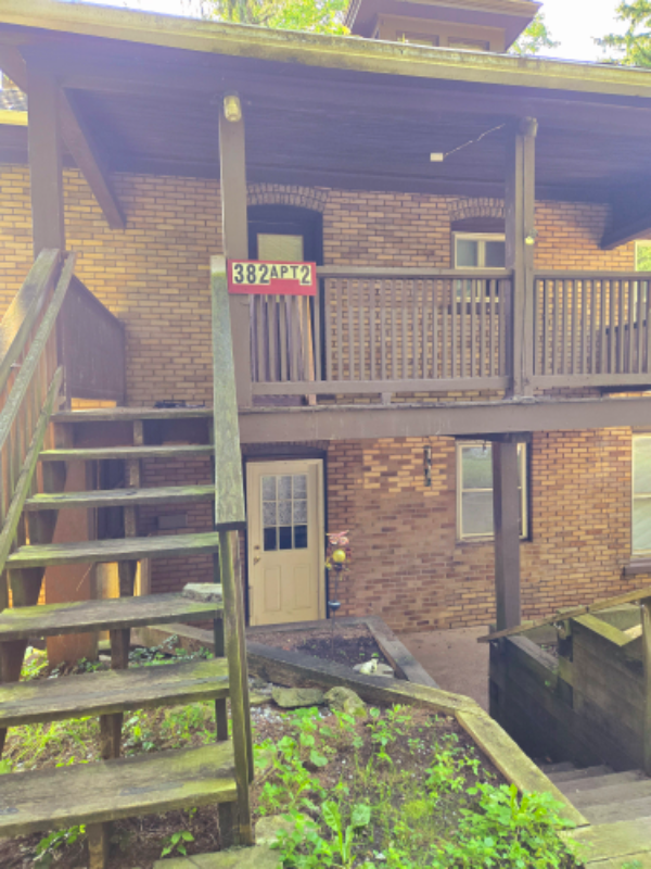 Primary Photo - 382 Pine St