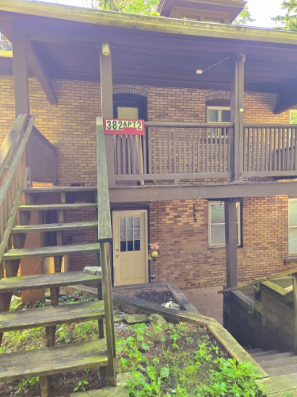 Building Photo - 382 Pine St