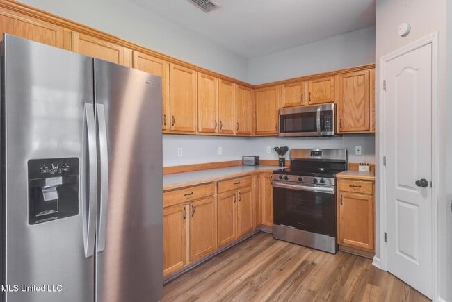 Building Photo - 16060 S April Dr