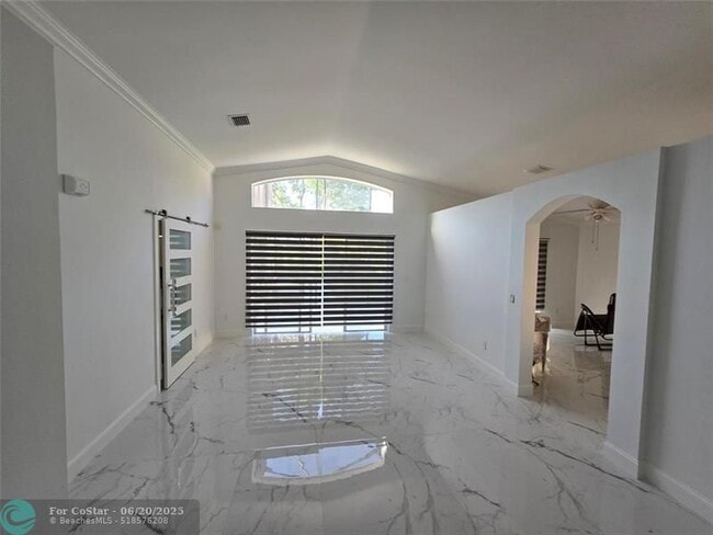Foto del edificio - 19231 SW 2nd St