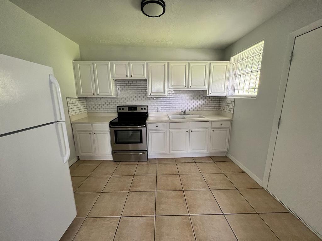Primary Photo - 1459 W 20th St
