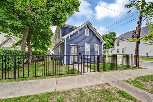 Building Photo - 71 Orange St