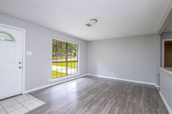 Foto del edificio - Charming 3-Bedroom Home with Large Fenced Backyard in Little Rock!