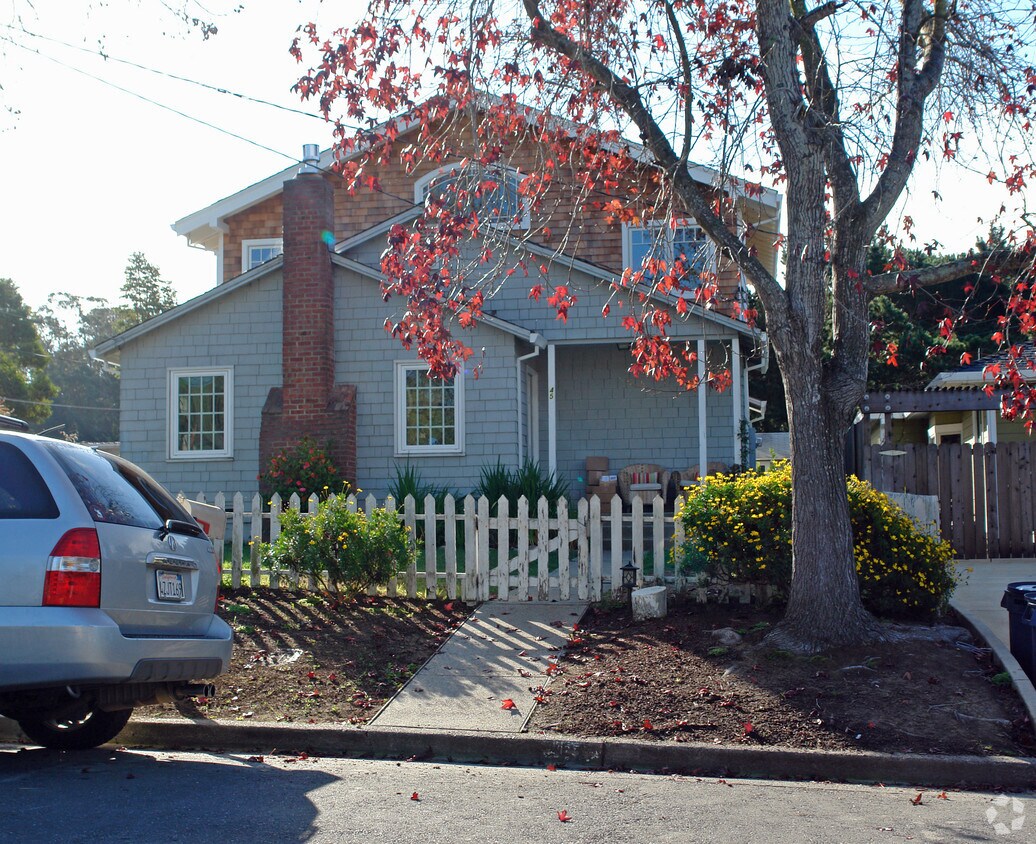 Building Photo - 45 Plaza Dr