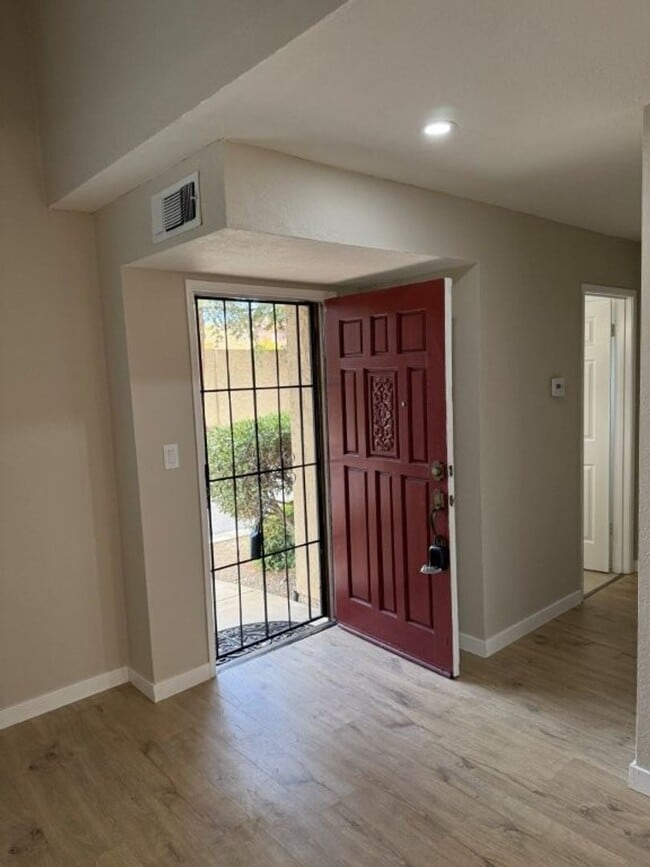 Building Photo - Updated 3 Bedroom 2.5 Bath 2 Story Condo F...